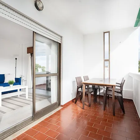 Cozy 1bdr With Spacious Balcony & Pool, Apartamento *