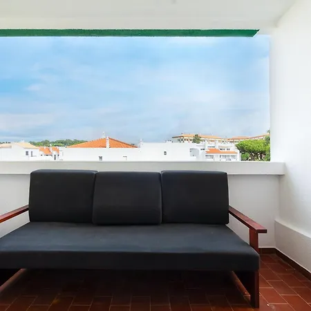 Cozy 1bdr With Spacious Balcony & Pool, Apartamento