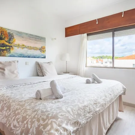 Cozy 1bdr With Spacious Balcony & Pool, Apartamento