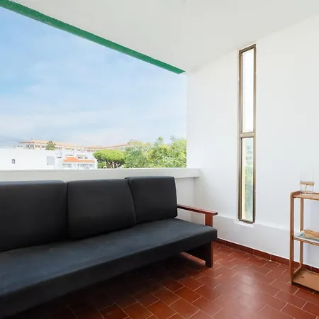 Cozy 1bdr With Spacious Balcony & Pool, Apartamento