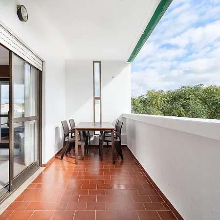 Apartment Cozy 1bdr With Spacious Balcony & Pool,