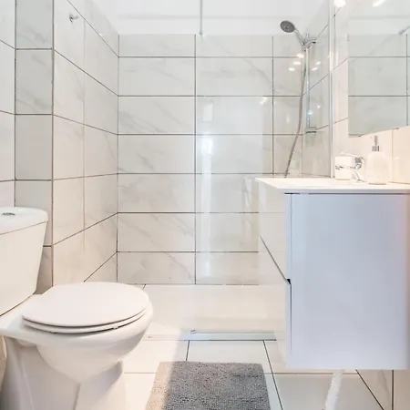 Cozy 1bdr With Spacious Balcony & Pool,