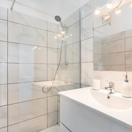 Cozy 1bdr With Spacious Balcony & Pool,