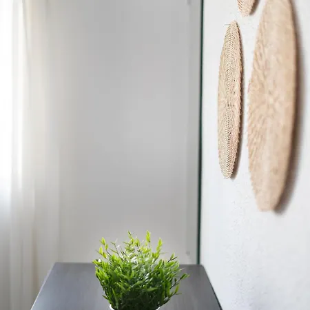 Cozy 1bdr With Spacious Balcony & Pool, 빌라모라