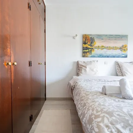 Apartment Cozy 1bdr With Spacious Balcony & Pool,