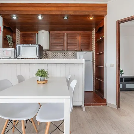 Cozy 1bdr With Spacious Balcony & Pool, Appartement Vilamoura